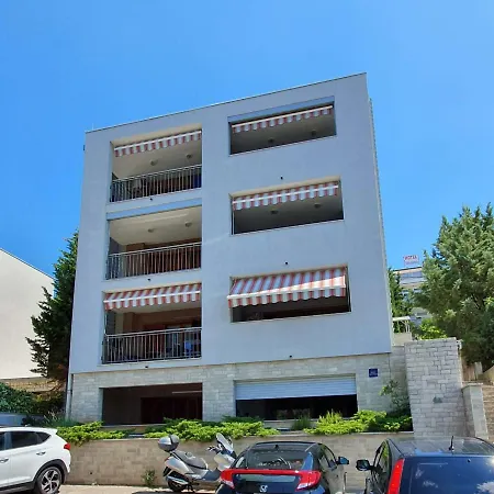 Apartment Apartman Zdeni